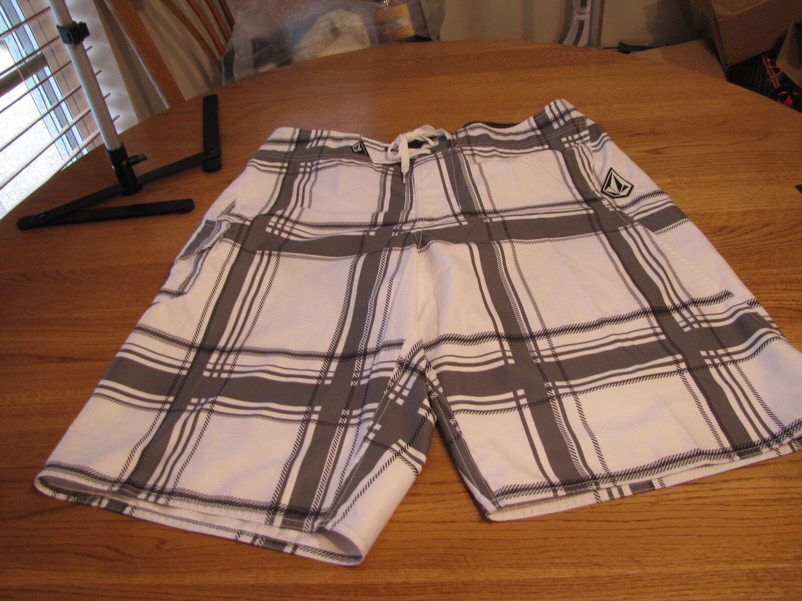 Men&#39;s board shorts 28 Volcom boardies surf skate swim white grey NEW NWT - $20.07