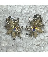 Vintage Gold-Tone Clear Rhinestone Flower-Shaped Cliip-On Earrings - $276.80 MXN