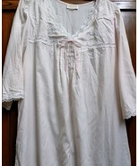Pale pink Barbizon vintage nightgown with embroidered flower buds and Lace edges - $25.00