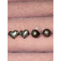Two beautiful pair of vintage stud earrings hearts and balls - $11.88