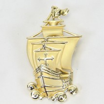 Sailing Ship Pin Brooch Gold Tone Caravel Spanish Portuguese 2&quot; T x 1.5&quot; W - £14.58 GBP