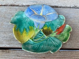 Antique c.1870&#39;s Small Ceramic Trumpet Flower Bisque Painted Leaf Dish C... - £23.33 GBP