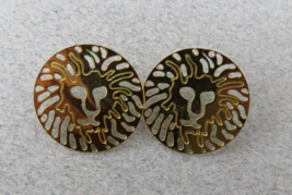 80s Anne Klein Lion Face Earrings Pierced Post Round Cut Out Gold Tone 1&quot; Shiny - £19.14 GBP