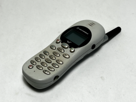 Motorola V2397 Verizon Cell Phone Vintage Collector UNTESTED Parts or Repair - £15.81 GBP