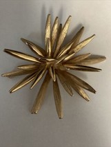 Marcel Boucher Vintage Gold Plated Starburst Costume Pin Marked B10EP - £78.34 GBP