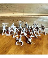 Lot of 15 Greenbrier Army Guys Cream Color - $30.28 CAD
