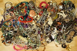 Vintage Mixed Estate Dealer Lot Costume Jewelry 13.4LB Craft Resale Glas... - $97.01