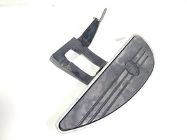 Right Footrest Floorboard PN 1D7-27420-10-00 OEM Yamaha 2006 2014 - $6,177.22 MXN