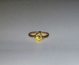 CUBIC ZIRCONIA SIZE 7 RING WITH GOLD ALLOY BAND - $94.77 MXN