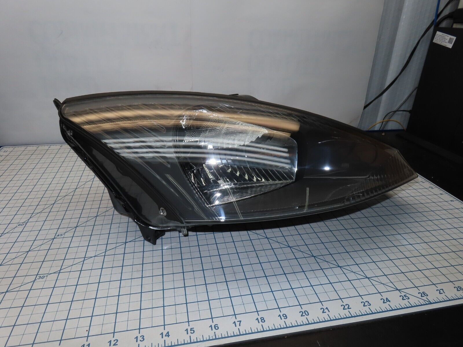 Ford 3S4Z-13008-ACCP Head Lamp Headlight Assy Right RH Passenger OEM NOS - $96.73