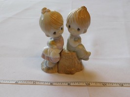 1993 Precious Moments Boy &amp; Girl salt &amp; pepper shaker set Ceramic Pre-ow... - £18.47 GBP