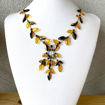 Amber Floral Necklace - Lot 2072 - £79.93 GBP