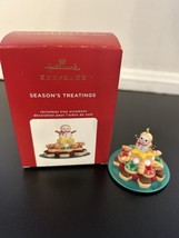 2020 Hallmark Keepsake Ornament Season&#39;s Treatings 12th in Series With Box - £17.01 GBP