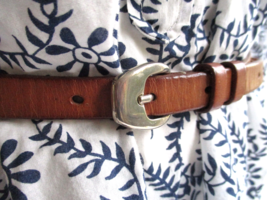 Vintage Barney&#39;s NY Skinny Belt Genuine Leather Brown Womens Small Made in ITALY - £22.91 GBP