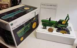 Ertl Precision 1/16 John Deere 4000 Tractor Mint Condition &amp; Collectors Coin Nib - £198.23 GBP