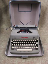 1956/57  Royal Quiet De Luxe Portable Typewriter w/Columbia Case Tested/... - £72.73 GBP