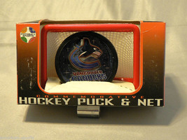 VANCOUVER CANUCKS NHL HOCKEY PUCK &amp; GOAL /NET STAND OLD - $23.83