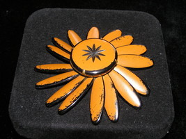 Vintage Unique Large Black &amp; Brown Plastic Shifting Petal w Star Center Flower - £9.67 GBP