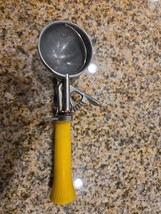 Vintage Bonny Products Mechanical Ice Cream Scoop Yellow Handle NY USA - $11.09 CAD