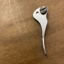 Singer 413 Sewing Machine Replacement OEM Part Presser Foot Lever - $17.00