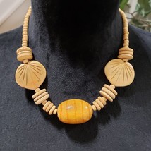 Womens Fashion Carved Wooden Leaf Chunky Beaded Necklace with Magnetic Clasp - £22.29 GBP