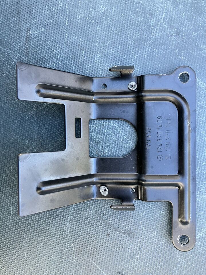 87-95 Mercedes-Benz W124 WAGON ESTATE 3rd BRAKE LIGHT BRACKET - $32.66