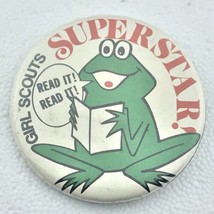 Girl Scouts Superstar Frog Reading Read it Vintage Pin Button Pinback - £9.51 GBP