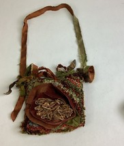 Floral Purse With Embroidered Flowers - $276.34 MXN