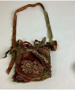 Floral Purse With Embroidered Flowers - $272.41 MXN