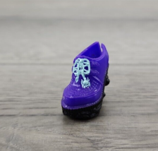 2012 Monster High 13 Wishes Twyla Boogeyman - Replacement Purple Left Shoe Only - £3.12 GBP