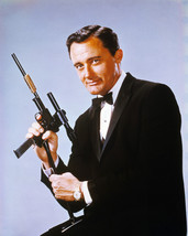 Robert Vaughn 16x20 Poster Man From UNCLE in tuxedo holding telescopic rifle - £15.91 GBP