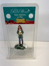 Pioneer Woman Holiday Edition - Christmas Village Ree Bakes Pie Figurine  - £5.48 GBP