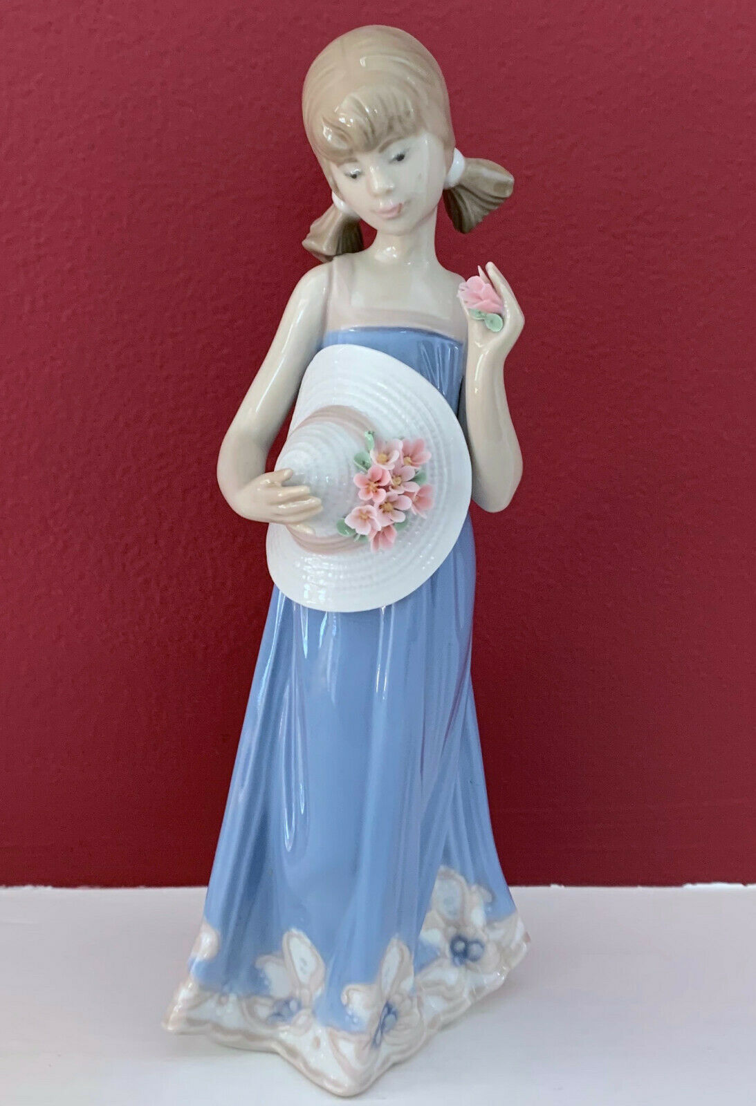 New Lladro "Courtney" 5648 Girl w/ Flowered Hat Holding Flower 8" Tall Firgurine - £158.26 GBP