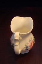 Royal Albert made in England white creamer decorated with roses, 3 1/2&quot; [88C] - £19.78 GBP