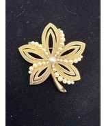 Vintage Trifari Leaf Brooch Faux Pearls Gold Tone Signed – 2 Missing Rhi... - $466.96 MXN