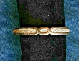 Elegant Textured Silver-tone Hinge Bracelet 1970s vintage - $12.95