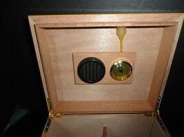 Cigar Wood Humidor Measures 10.25" L x 8.75" W x 4.25" 25 Ct NIB image 5