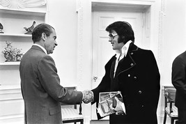 President Richard Nixon And Elvis Presley Shaking Hands 4X6 Photo Postcard - £5.14 GBP
