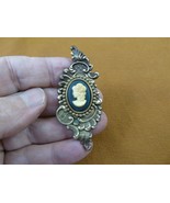 CT2-38 LADY woman blue white CAMEO brass scrolled Pin Pendant Jewelry br... - $534.68 MXN