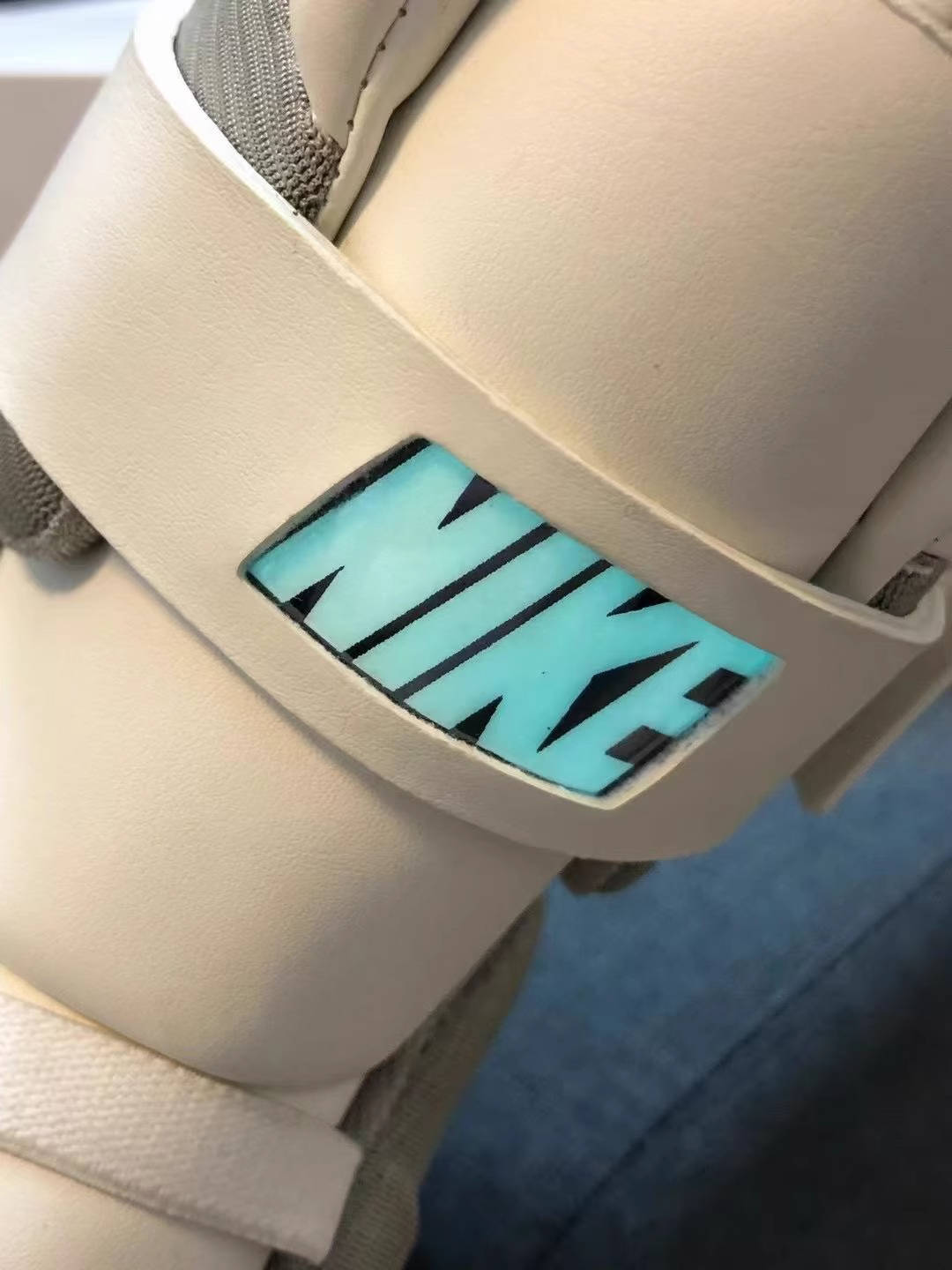 nike air mag self lacing