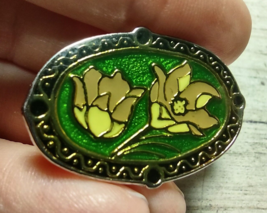 Vintage Goldtone Enamel Flower Oval Brooch Lapel Pin Green Made in Canada 1.25&quot; - £8.67 GBP
