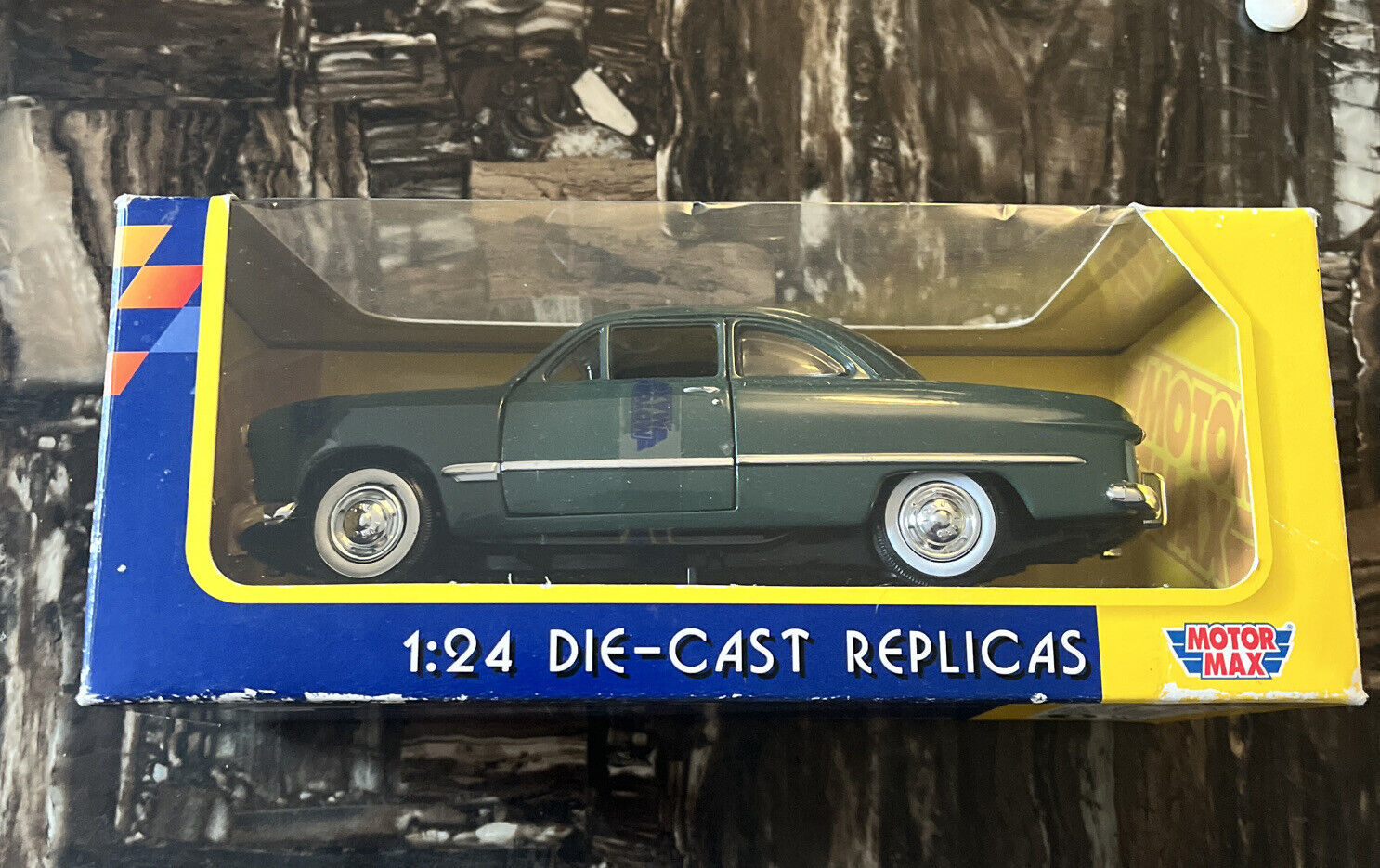 Motor Max 1949 Ford Coupe Green 1:24 Die Cast Replica No 68199 BRAND NEW SEALED! - $26.70