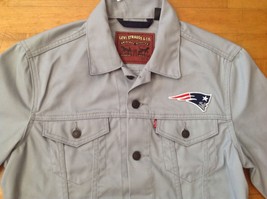 New England Patriots  Levi&#39;s Men&#39;s Gray Jean/Denim NFL Jacket Size Medium  - £108.19 GBP
