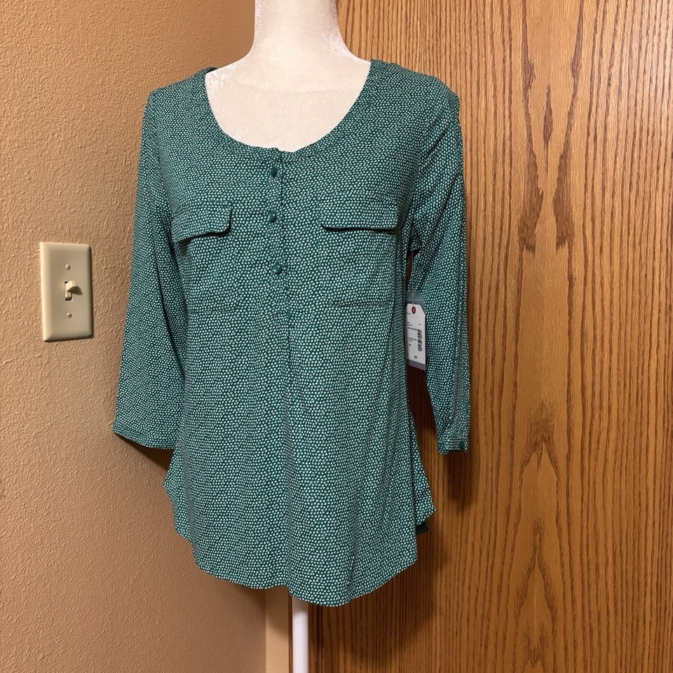 St. John&#39;s Bay PS Ladies Top NWT Green - $22.00