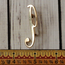 vintage letter P gold tone brooch pin - £5.40 GBP