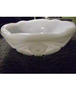 McKee Toltec Pattern Footed Milk Glass Bowl - $513.18 MXN