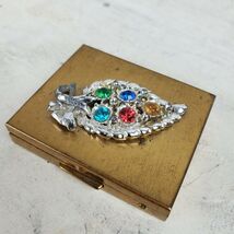 Vintage Compact Gold Tone w/ Silver Beaded Leaf on Cover 2 Inch - $404.63 MXN