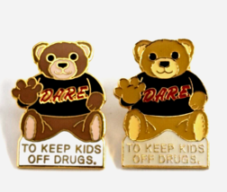 2 DARE Teddy Bear To Keep Kids Off Drugs Drug Abuse Resistance Education Pin VTG - £11.82 GBP