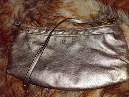 Elliott Lucca Demi Clutch Crossbody Gold Metallic Leather Bag Chain Strap - $265.80 MXN