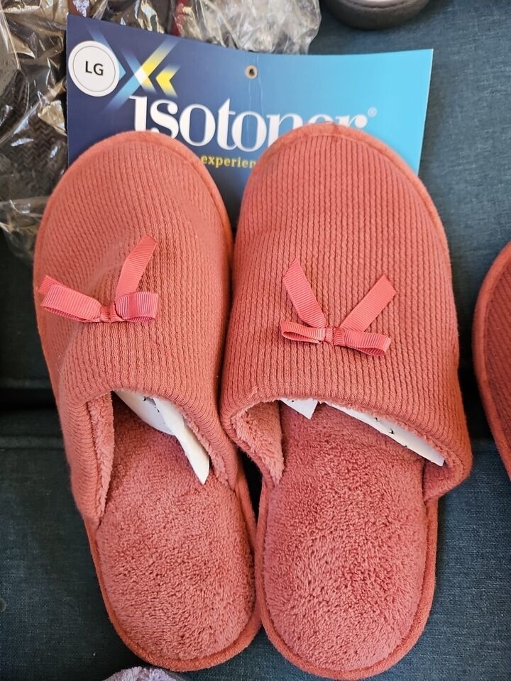 NWT ISOTONER Slip On Slippers Large   Memory Foam Closed Toe New - $14.36